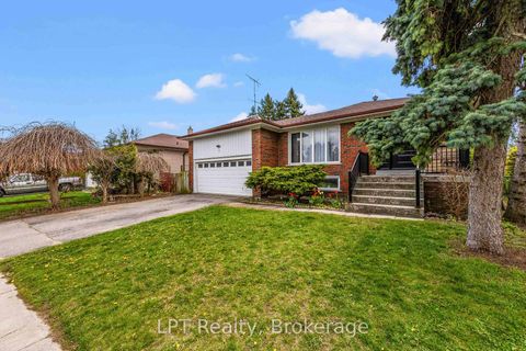 Photo 3 at 7 Briarbluff Avenue, West Hill, Toronto