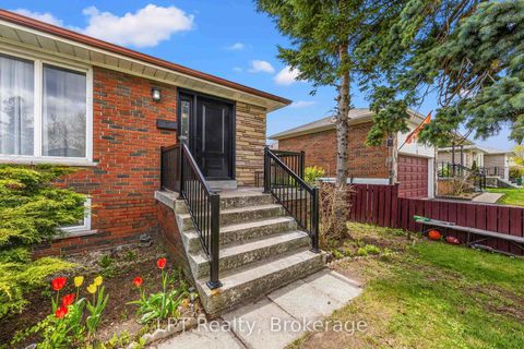 Photo 4 at 7 Briarbluff Avenue, West Hill, Toronto
