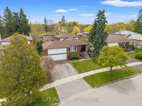 Photo 5 at 7 Briarbluff Avenue, West Hill, Toronto