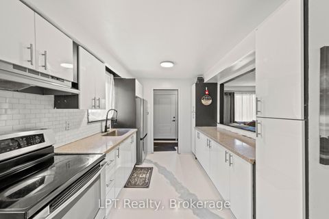Photo 18 at 7 Briarbluff Avenue, West Hill, Toronto