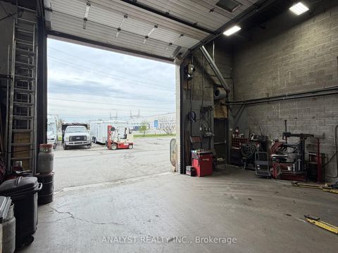 Photo 3 at 24 - 5732 Highway 7 Road, West Woodbridge, Vaughan