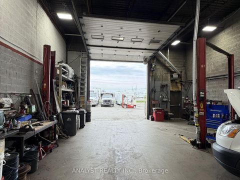 Photo 4 at 24 - 5732 Highway 7 Road, West Woodbridge, Vaughan