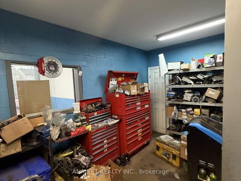 Photo 12 at 24 - 5732 Highway 7 Road, West Woodbridge, Vaughan