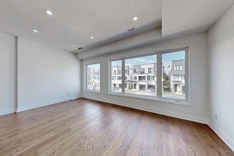 Photo 2 at 21 Persica Street, Oak Ridges, Richmond Hill