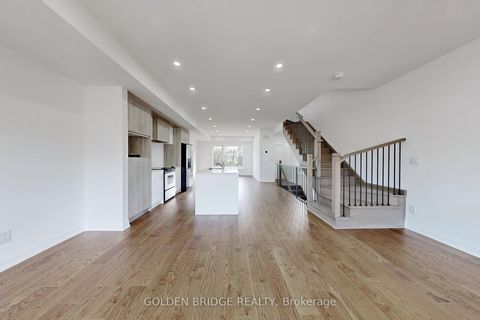 Photo 3 at 21 Persica Street, Oak Ridges, Richmond Hill