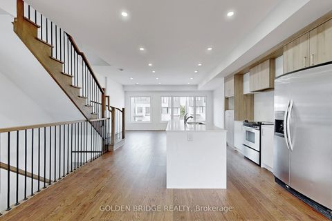 Photo 4 at 21 Persica Street, Oak Ridges, Richmond Hill