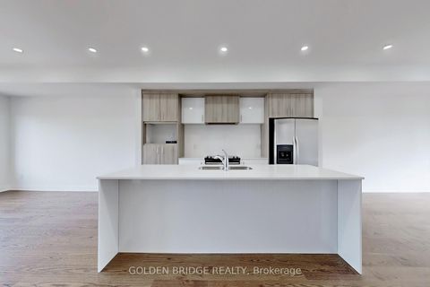 Photo 6 at 21 Persica Street, Oak Ridges, Richmond Hill