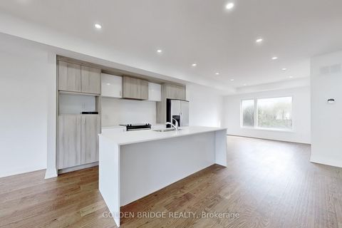 Photo 7 at 21 Persica Street, Oak Ridges, Richmond Hill