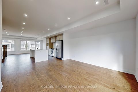Photo 9 at 21 Persica Street, Oak Ridges, Richmond Hill