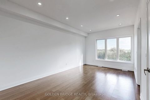 Photo 11 at 21 Persica Street, Oak Ridges, Richmond Hill