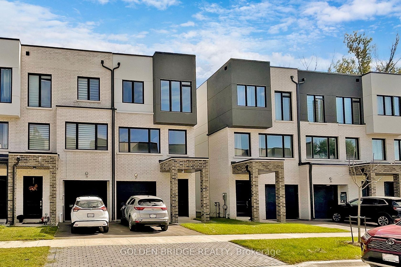21 Persica Street, Oak Ridges, Richmond Hill photo number 2