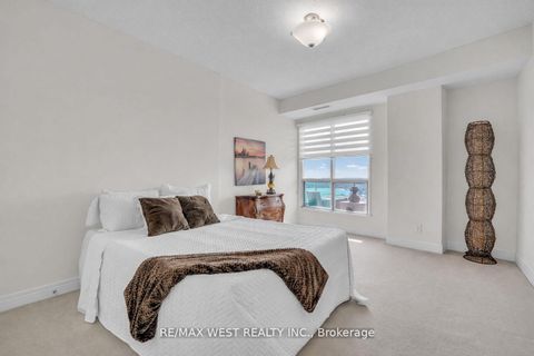 Photo 10 at PH1 1 - 2 Toronto Street, City Centre, Barrie