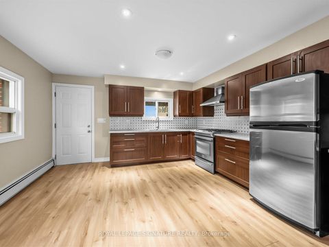 Photo 3 at 1157 Roselawn Avenue, Belgravia, Toronto
