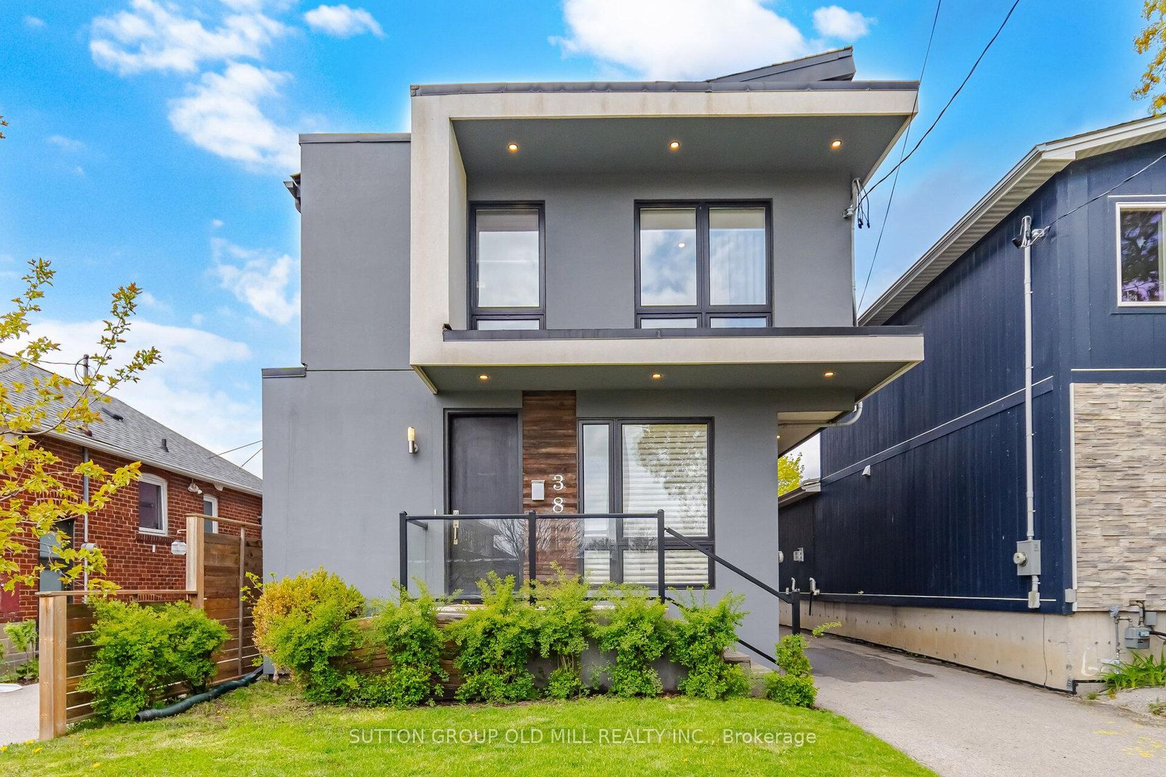 38 Algoma Street, Mimico, Toronto photo number 2