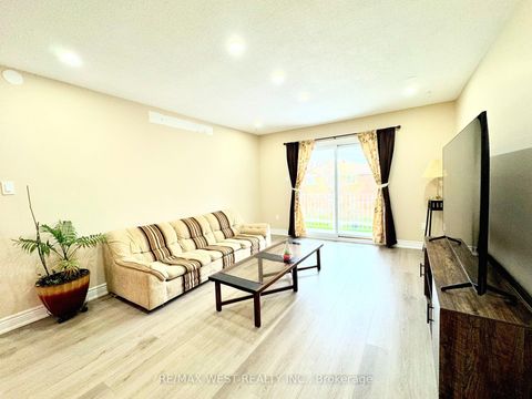 Photo 5 at 26 Brownridge Crescent, Clairville, Toronto