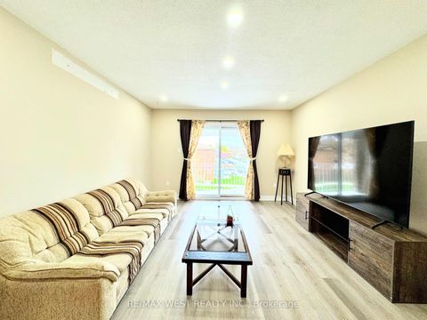 Photo 6 at 26 Brownridge Crescent, Clairville, Toronto