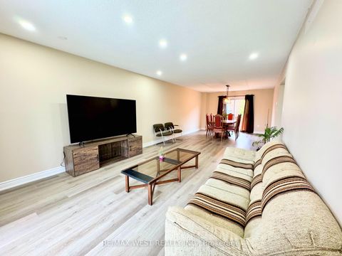 Photo 7 at 26 Brownridge Crescent, Clairville, Toronto