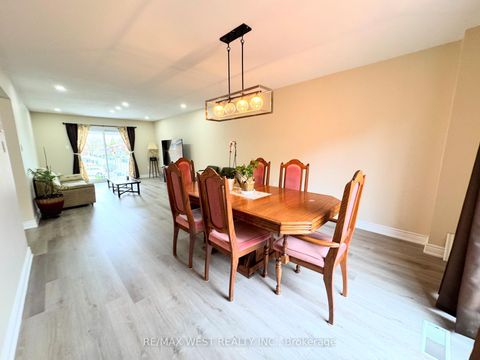 Photo 10 at 26 Brownridge Crescent, Clairville, Toronto