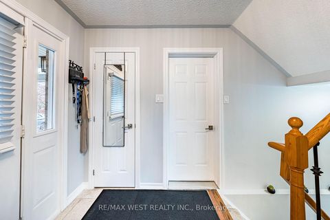 Photo 4 at 5 Moir Crescent, Painswick North, Barrie