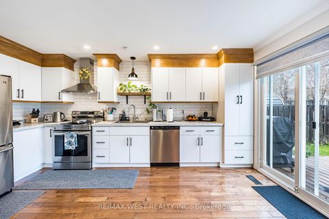 Photo 11 at 5 Moir Crescent, Painswick North, Barrie