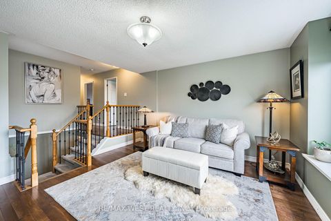 Photo 17 at 5 Moir Crescent, Painswick North, Barrie