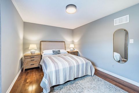 Photo 21 at 5 Moir Crescent, Painswick North, Barrie