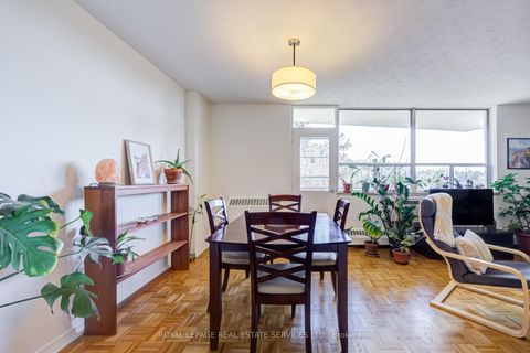Photo 10 at 303 - 100 Coe Hill Drive, Swansea, Toronto