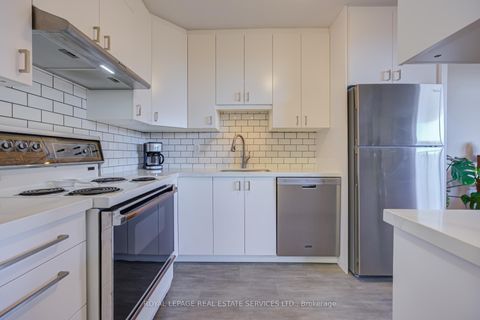 Photo 12 at 303 - 100 Coe Hill Drive, Swansea, Toronto