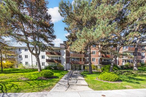 Photo 26 at 303 - 100 Coe Hill Drive, Swansea, Toronto