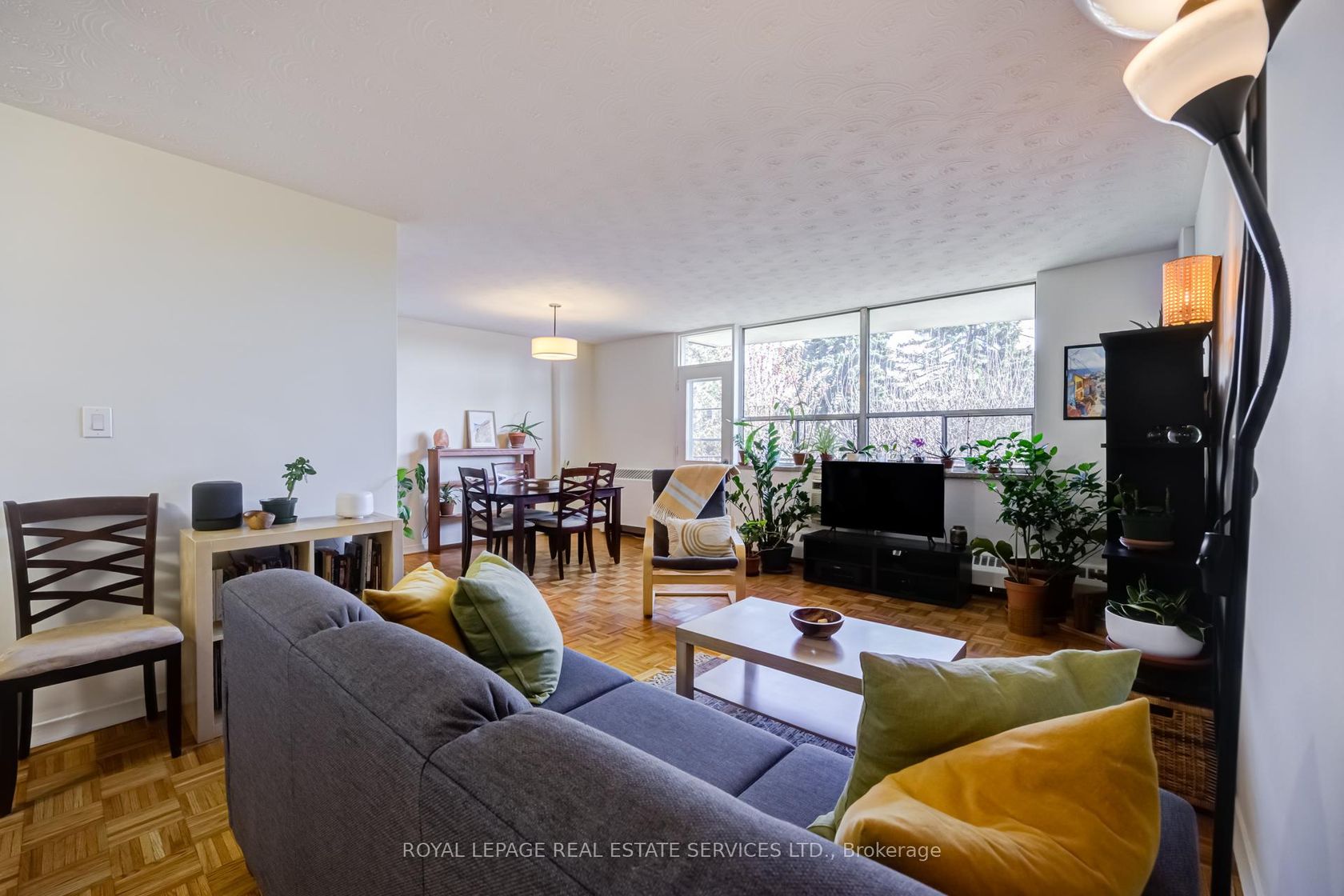 303 - 100 Coe Hill Drive, Swansea, Toronto 