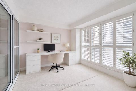 Photo 2 at 206 - 18 Hollywood Avenue, Willowdale East, Toronto