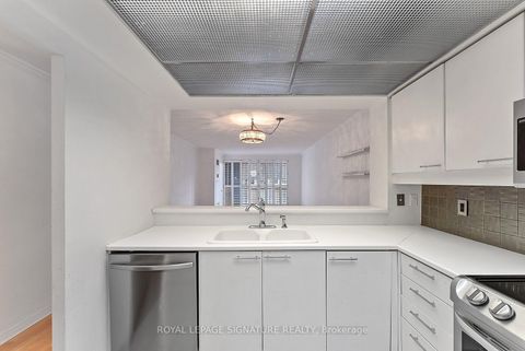 Photo 4 at 206 - 18 Hollywood Avenue, Willowdale East, Toronto
