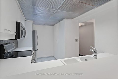 Photo 8 at 206 - 18 Hollywood Avenue, Willowdale East, Toronto