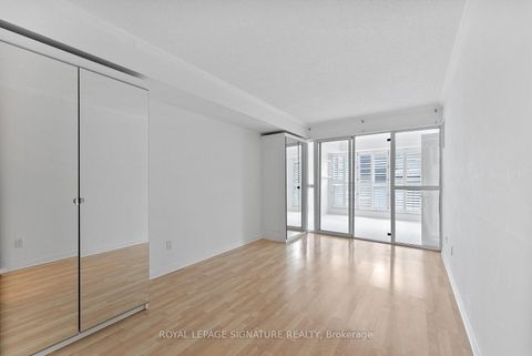 Photo 14 at 206 - 18 Hollywood Avenue, Willowdale East, Toronto