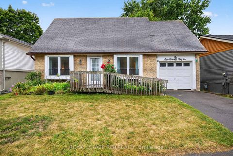 Photo 2 at 856 Magnolia Avenue, Leslie Valley, Newmarket