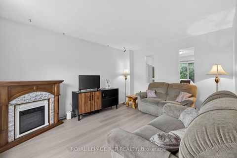 Photo 4 at 856 Magnolia Avenue, Leslie Valley, Newmarket