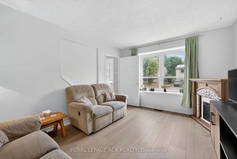 Photo 5 at 856 Magnolia Avenue, Leslie Valley, Newmarket