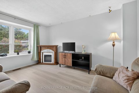 Photo 6 at 856 Magnolia Avenue, Leslie Valley, Newmarket
