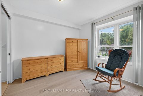 Photo 7 at 856 Magnolia Avenue, Leslie Valley, Newmarket