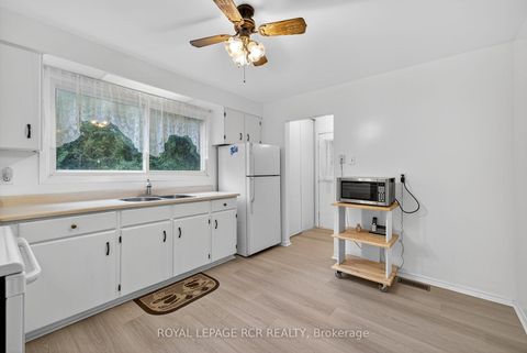 Photo 12 at 856 Magnolia Avenue, Leslie Valley, Newmarket