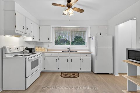 Photo 13 at 856 Magnolia Avenue, Leslie Valley, Newmarket