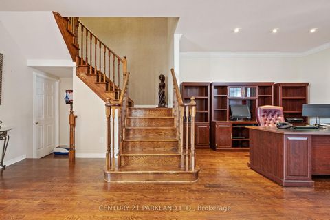 Photo 10 at 40 Lady Fern Drive, Legacy, Markham