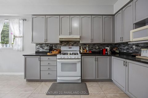 Photo 12 at 40 Lady Fern Drive, Legacy, Markham