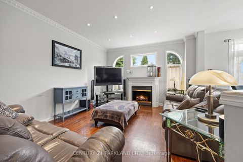 Photo 18 at 40 Lady Fern Drive, Legacy, Markham