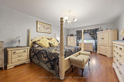 Photo 21 at 40 Lady Fern Drive, Legacy, Markham