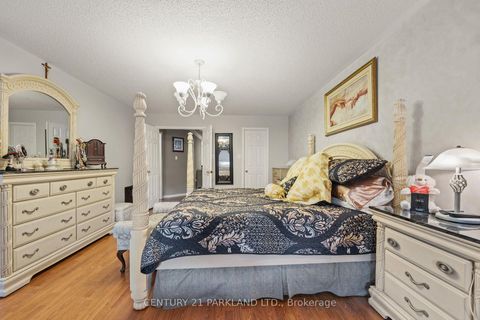 Photo 23 at 40 Lady Fern Drive, Legacy, Markham