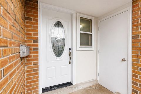 Photo 1 at 30 - 9 Kendleton Drive, Jamestown, Toronto