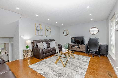 Photo 2 at 30 - 9 Kendleton Drive, Jamestown, Toronto