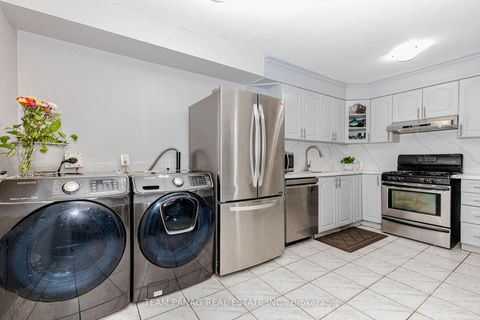 Photo 12 at 30 - 9 Kendleton Drive, Jamestown, Toronto