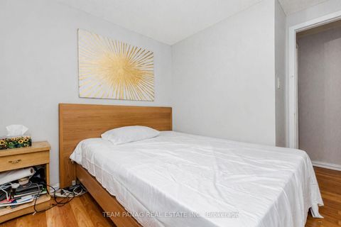 Photo 15 at 30 - 9 Kendleton Drive, Jamestown, Toronto